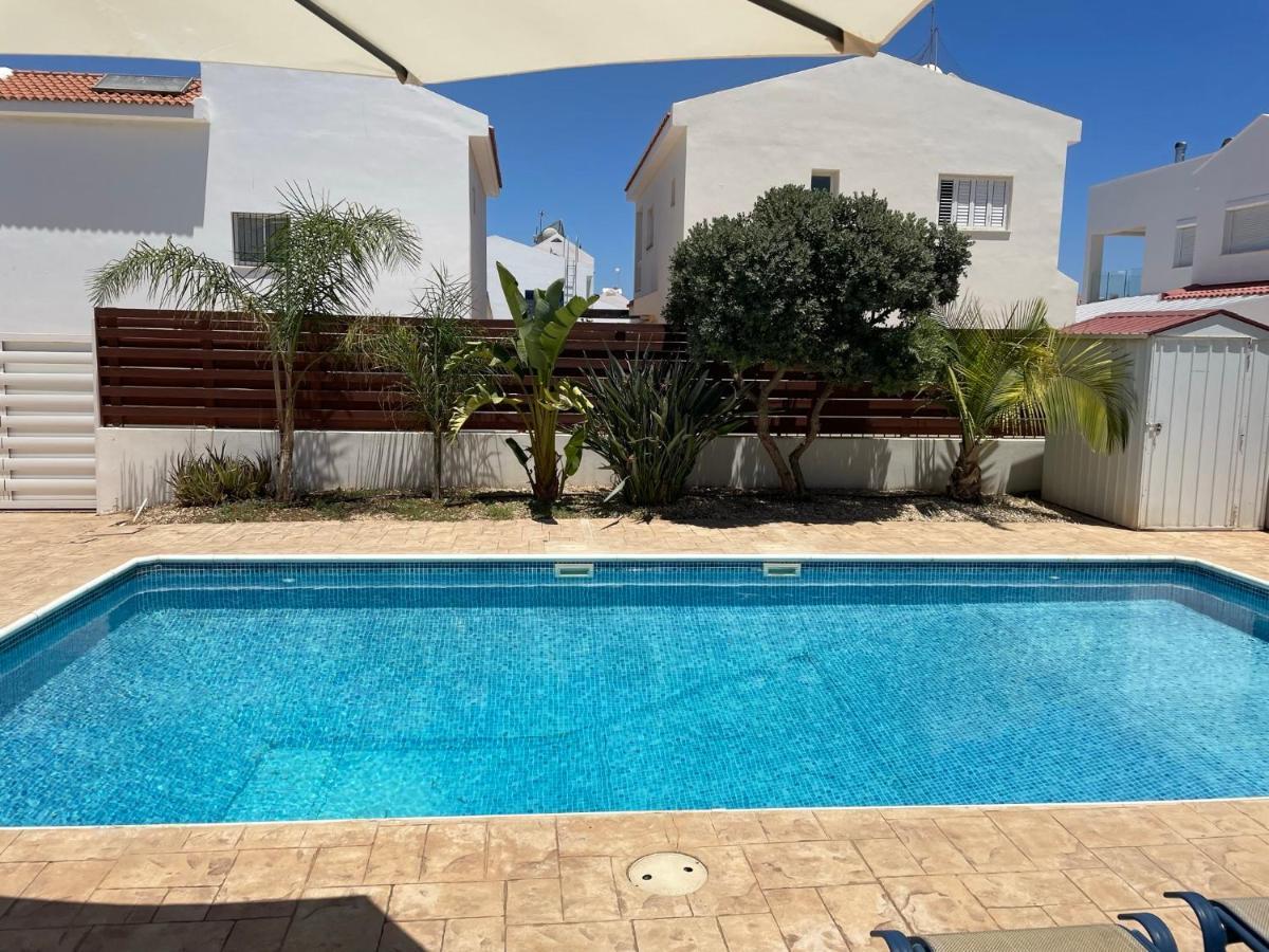 Sol y Mar Malama Villa Paralimni Bagian luar foto