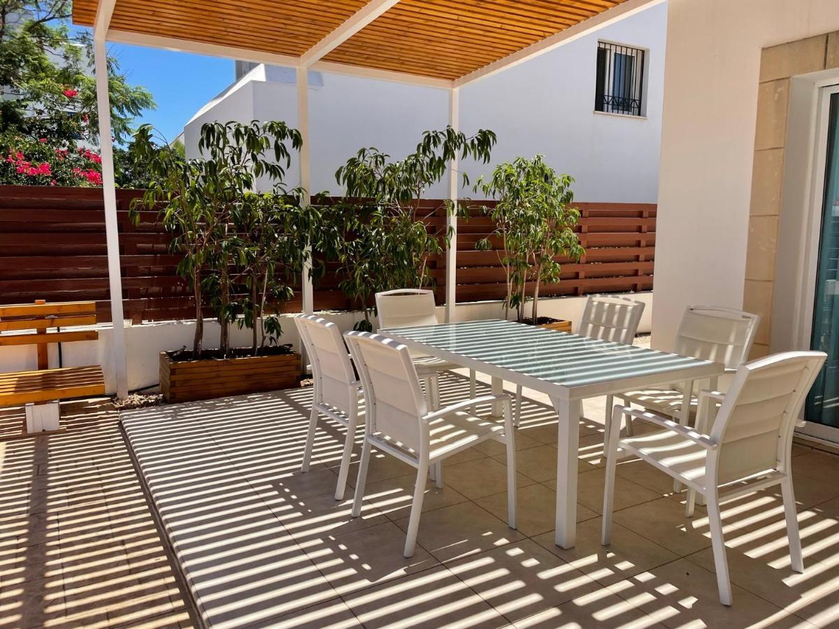 Sol y Mar Malama Villa Paralimni Bagian luar foto