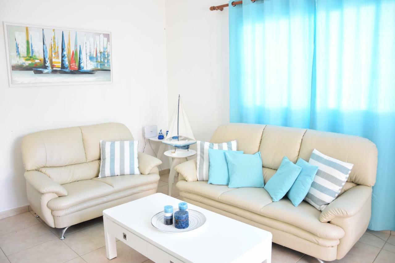 Sol y Mar Malama Villa Paralimni Bagian luar foto